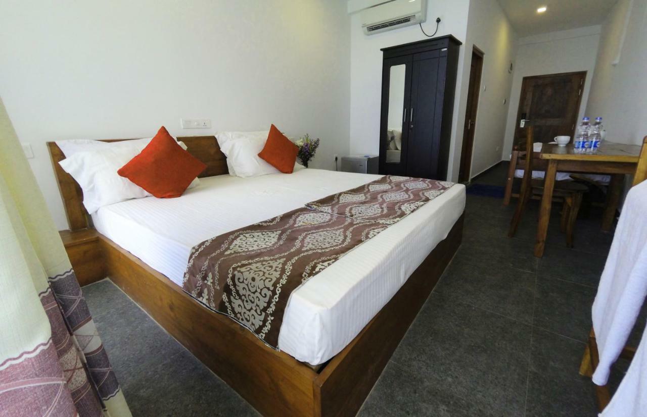 Wave Hotel Unawatuna